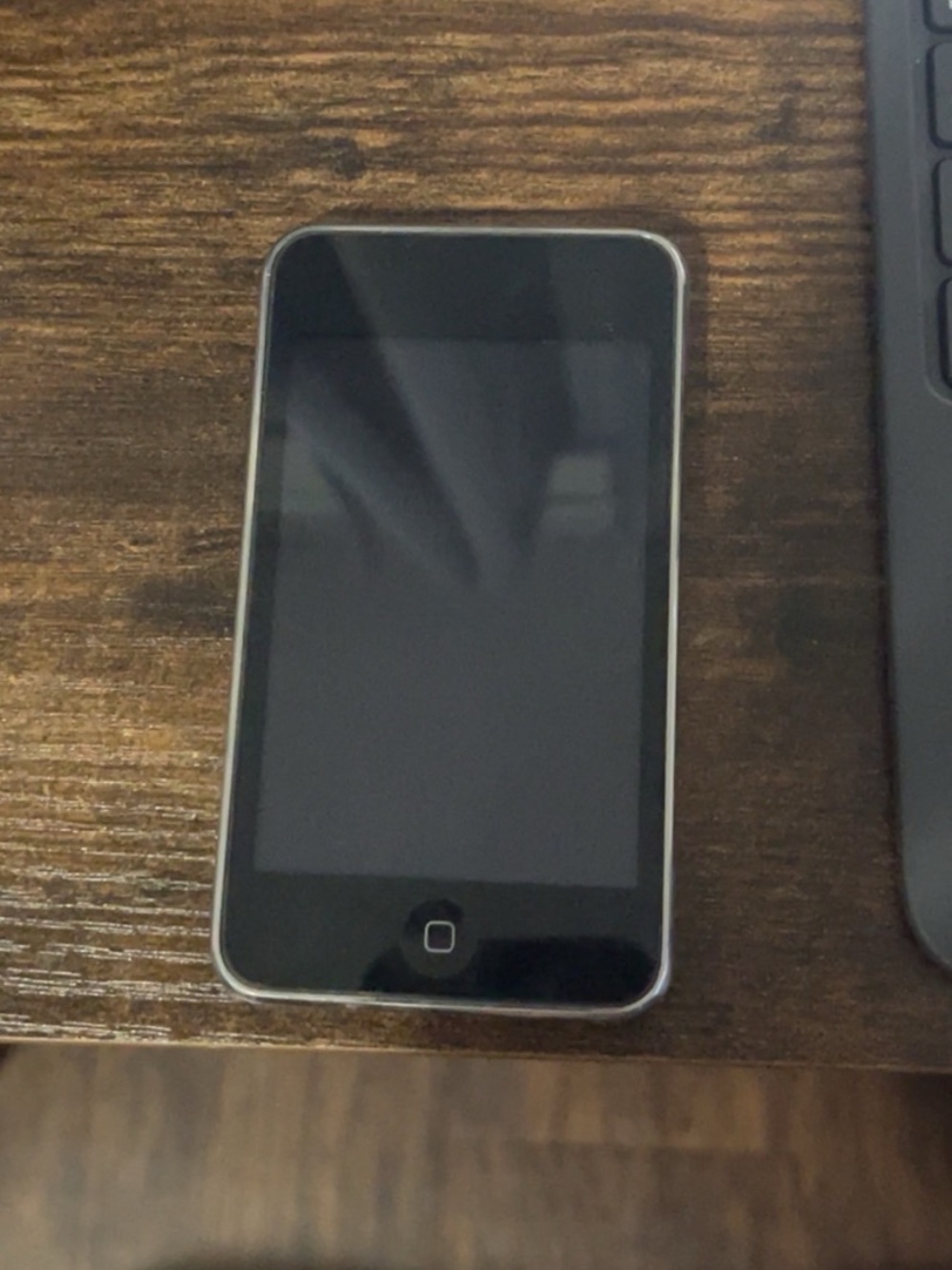 iPod Touch 3rd Generation - Picture 2 of 6
